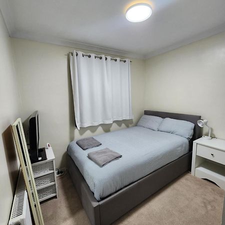 Double Room In Crawley,Gatwick,West Sussex Ifield Exterior foto