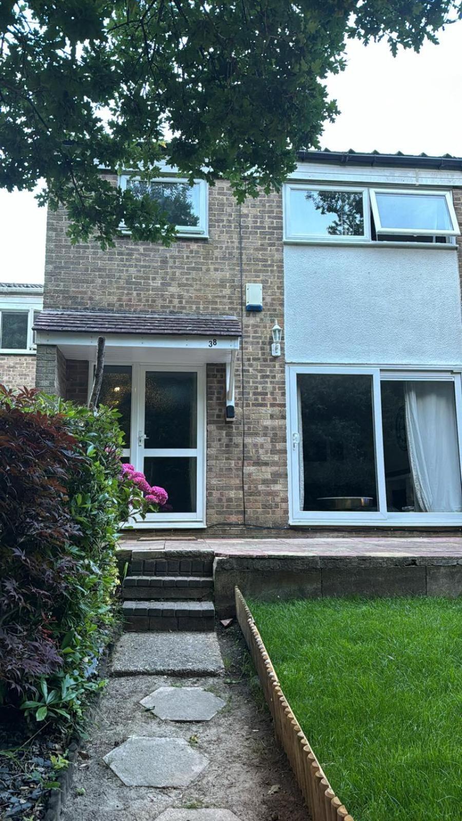 Double Room In Crawley,Gatwick,West Sussex Ifield Exterior foto